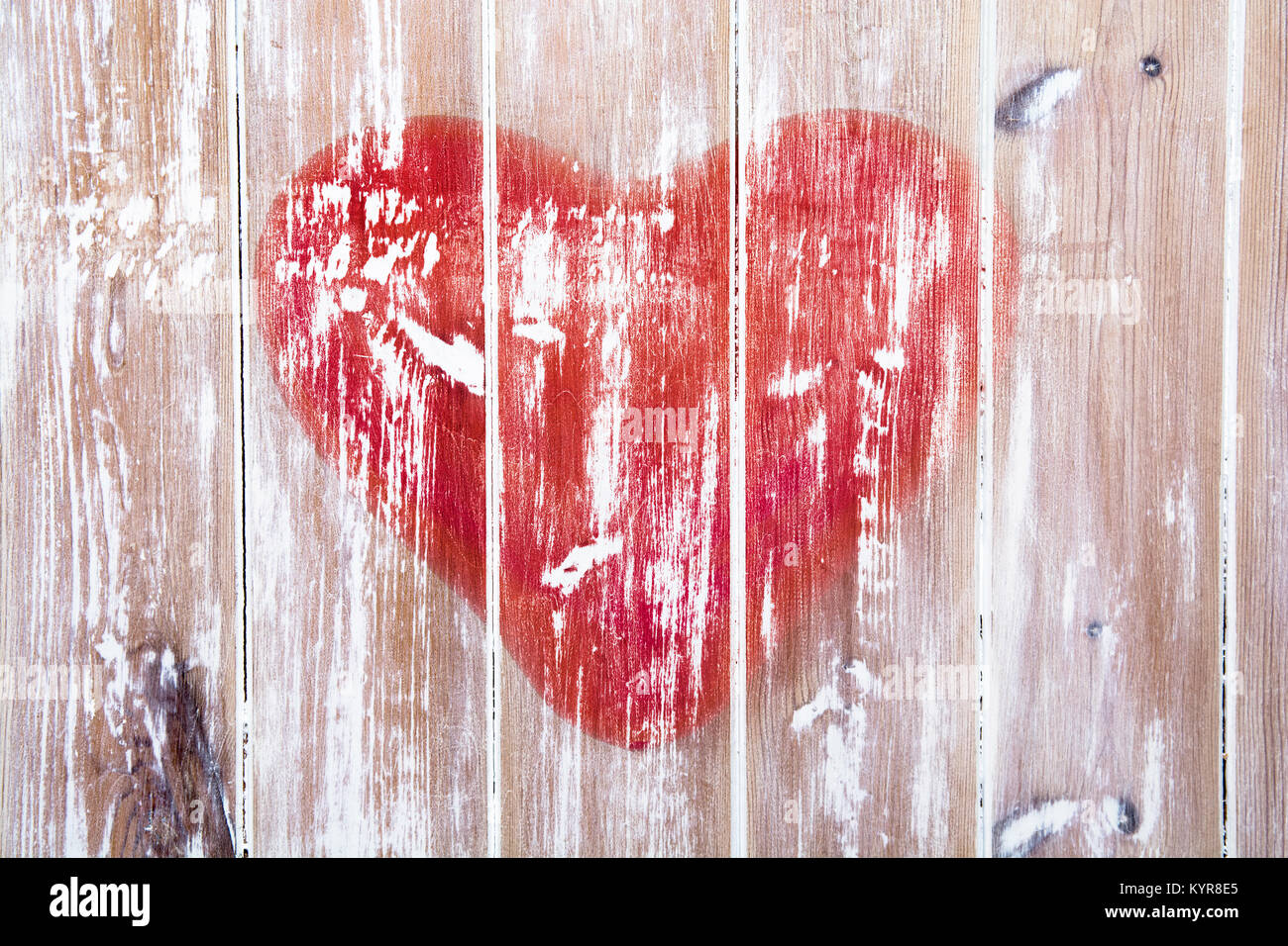 Valentines Tag Liebe Herz auf rustikalem Holz Hintergrund. Hintergrund Bild Vorlage für Valentines oder thematische Karten und Grüße liebe Stockfoto