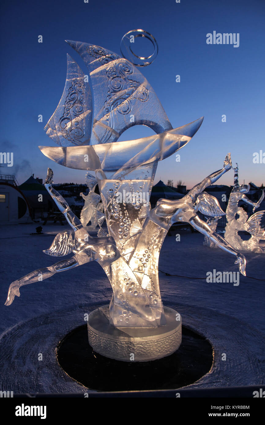 Ice Carving an der De Beers inspiriert Ice-NWT Carving Meisterschaft an den Long John jamboree Winter Festival, Yellowknife, Nordwest-territorien. Stockfoto