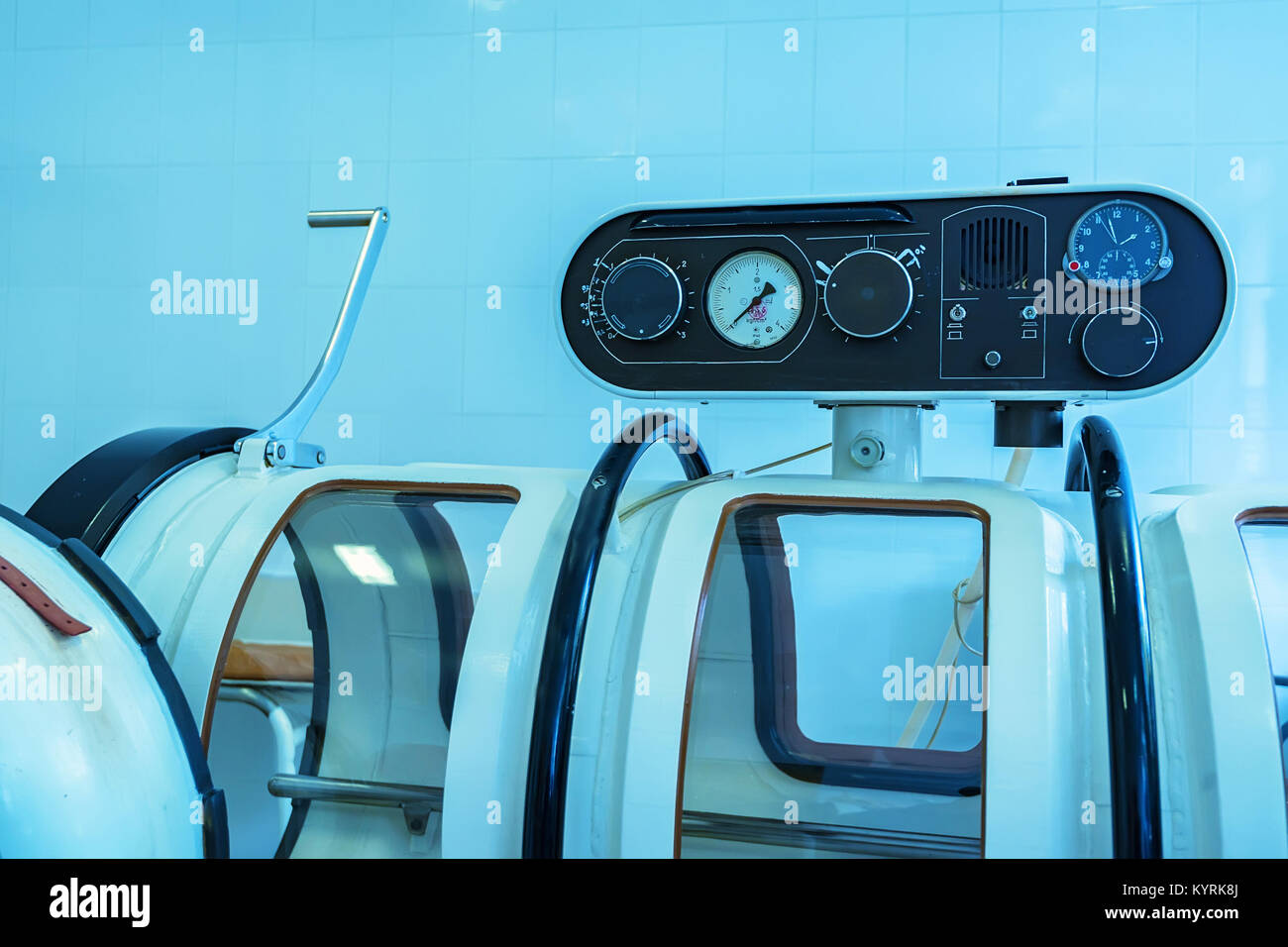 Hyperbare Sauerstofftherapie kammer Tank Stockfoto