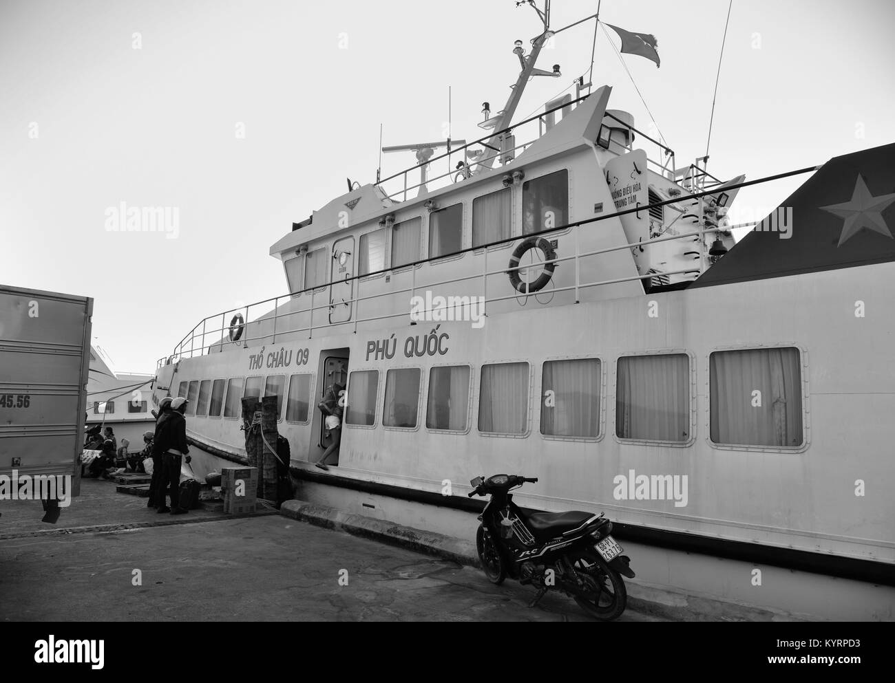 Phu Quoc, Vietnam - Dec 7, 2017. Fähre Docking am Pier in Phu Quoc, Vietnam. Phu Quoc ist eine Insel vor der Küste von Kambodscha im Golf von Thai Stockfoto