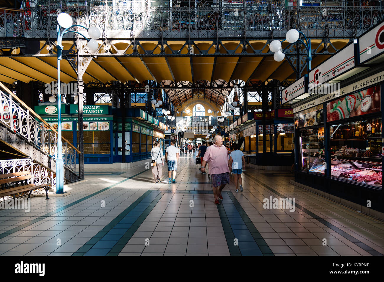 Budapest, Ungarn - 14 August 2017: Innenansicht der Markthalle von Budapest Stockfoto