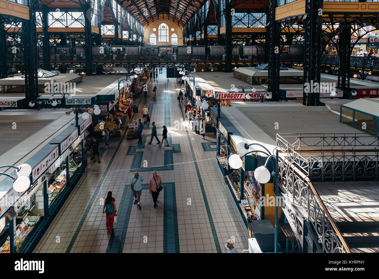 Budapest, Ungarn - 14 August 2017: Innenansicht der Markthalle von Budapest Stockfoto