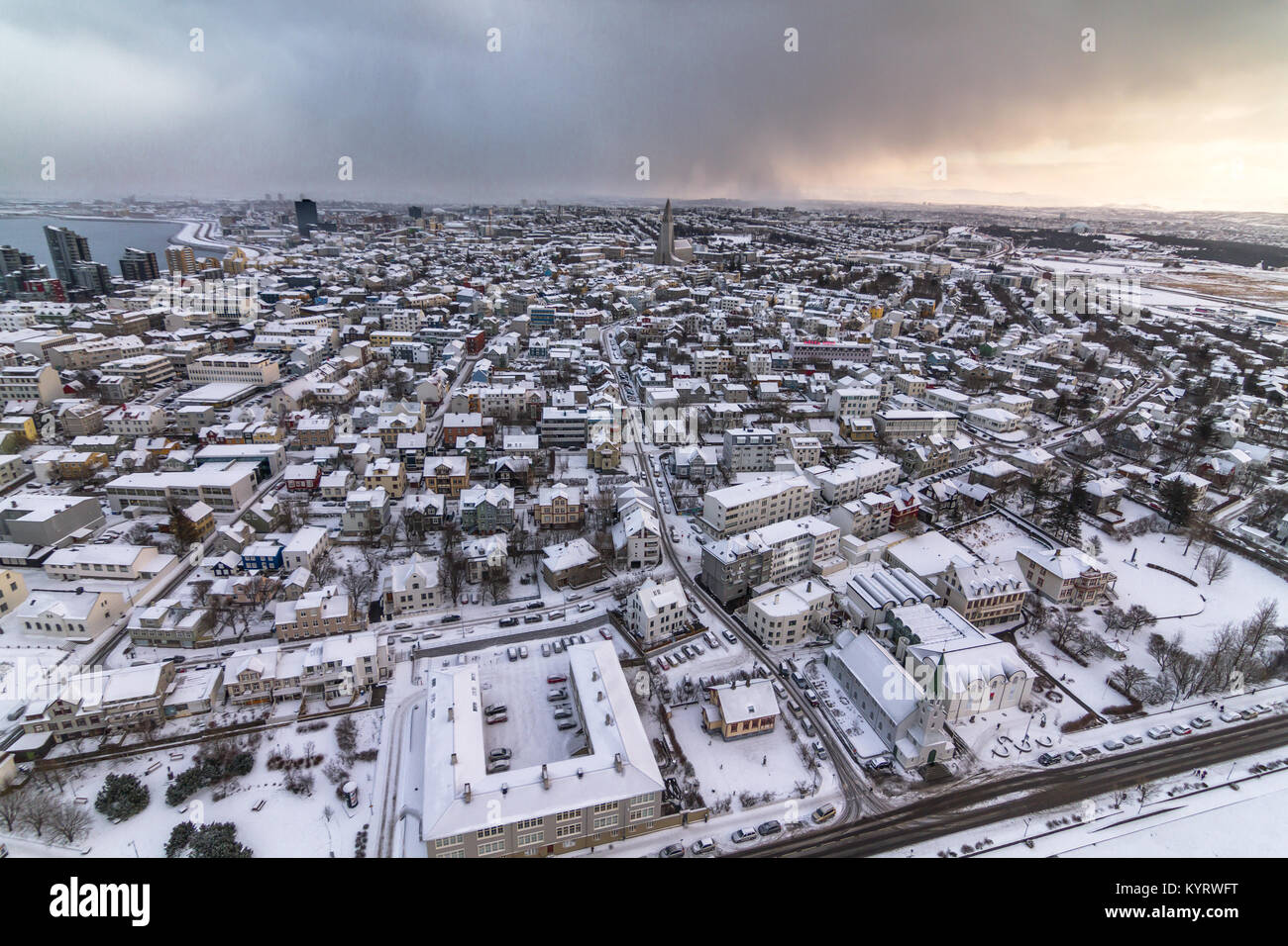 Reykjavik ist die Hauptstadt und die größte Stadt von Island. Es hat eine Breite von 64° 08' N, die nördlichste Hauptstadt der Welt eines souveränen Staates ein Stockfoto