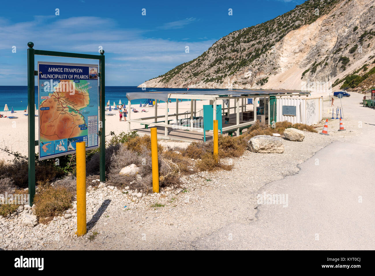 KEFALONIA, Griechenland - 30. September 2017: Kefalonia Insel Karte neben dem Strand Myrtos. Gemeinde von Pylaros. Griechenland. Stockfoto