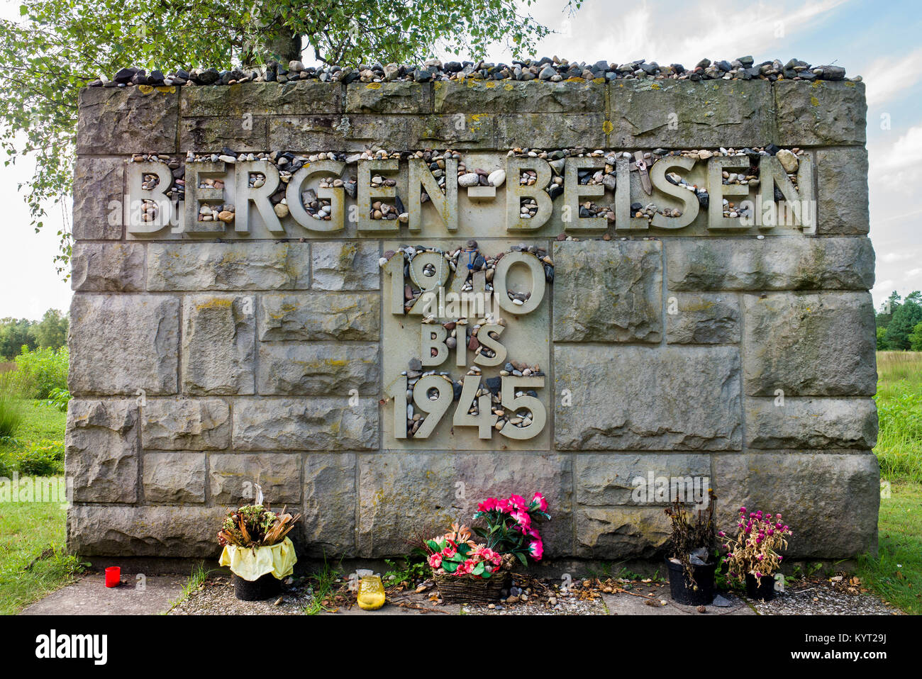 Jüdische Gedenkstätte im Belsen-Bergen 'Erde verbergen das Blut nicht auf dir vergossen" 30 000 Juden in der deutschen NS-Konzentrationslager vernichtet Stockfoto