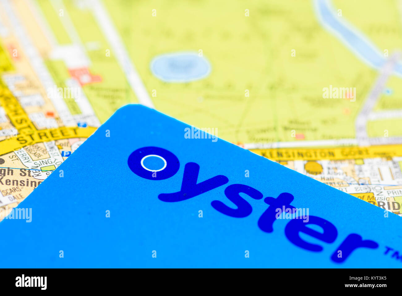 Oyster Payment Card von Transport for London auf einer Karte von London. Stockfoto