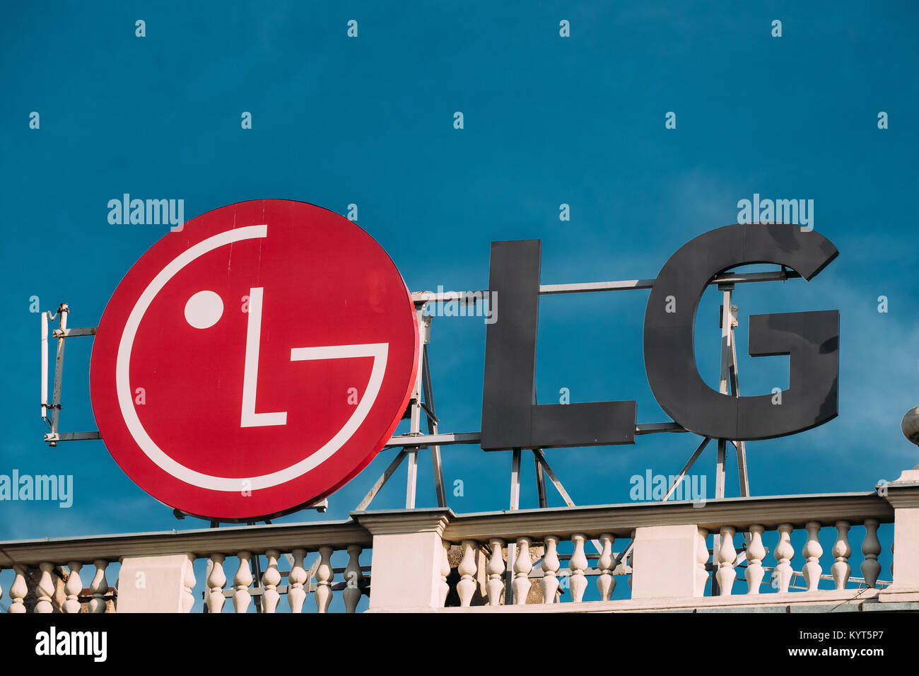 Minsk, Weißrussland. Logo von LG (Lucky Goldstar) ist eine südkoreanische multinationale Konglomerat Corporation. LG macht Elektronik, Chemie, und Telecom pro Stockfoto