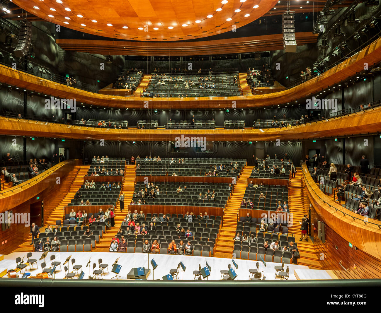 KATOWICE, Polen - Februar 2, 2017: Interieur und Auditorium der modernen Konzertsaal der Nationalen Symphonischen Orchester des Polnischen Rundfunks NOSPR) (in Kat Stockfoto
