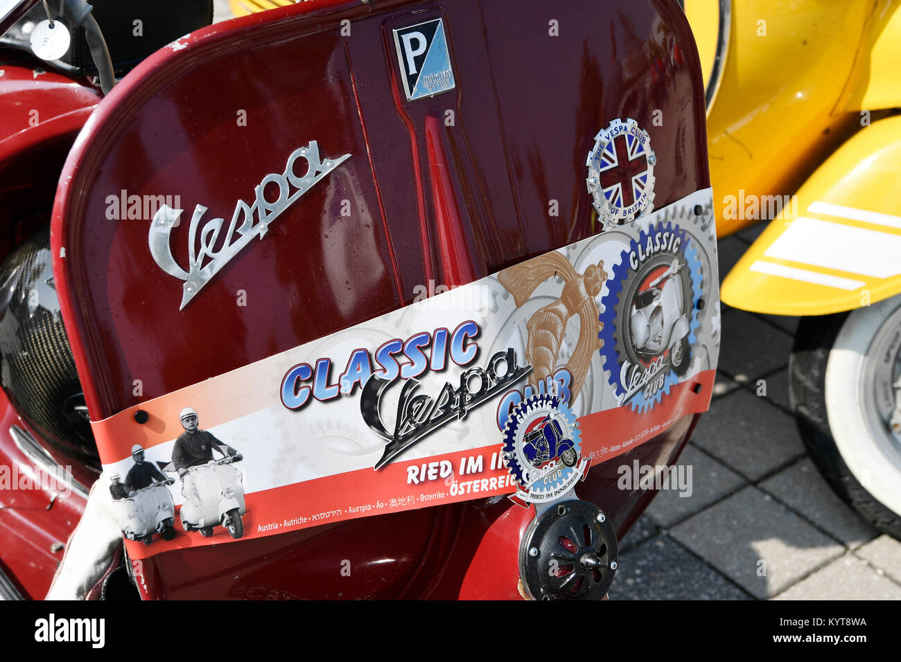 Vespa, Scooter, Vintage, Tour, Reise, Fahren, Straße, Natur, historische, Rasse, Konvoi, Menschen, Tagesausflug, Tuning, Kreuzfahrt, Geschwindigkeit, Spaß, Natur, Straße, Stockfoto