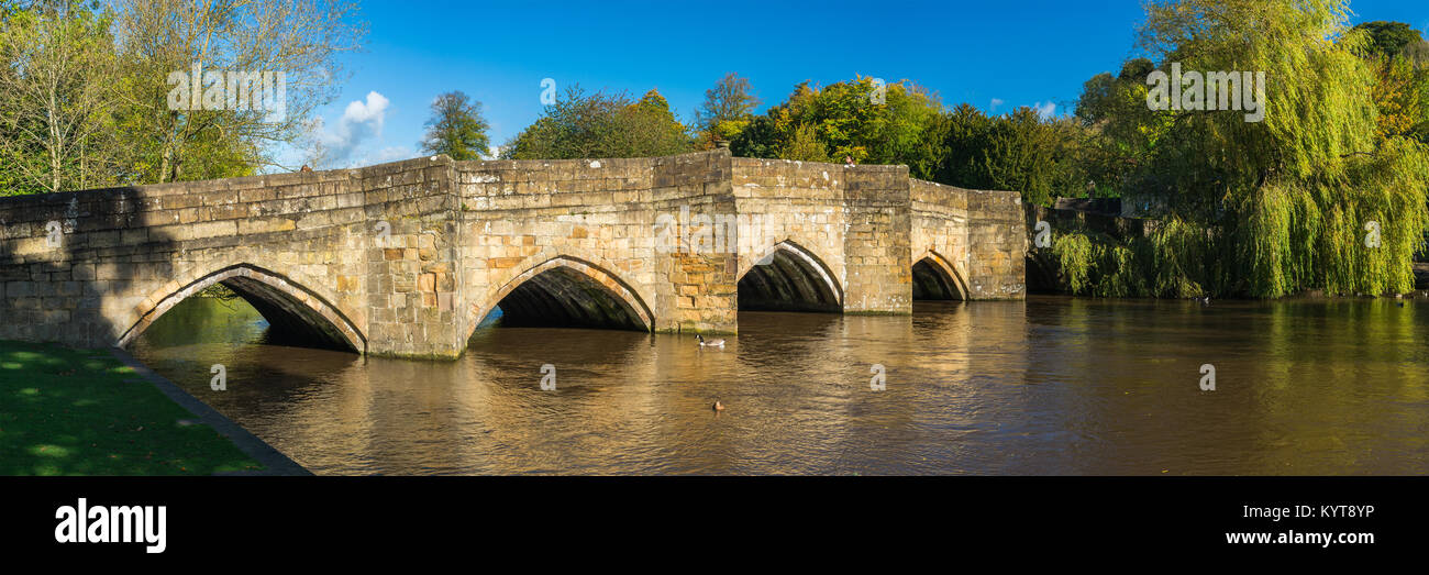 Anzeigen der alten Brücke in Bakewell. Stockfoto
