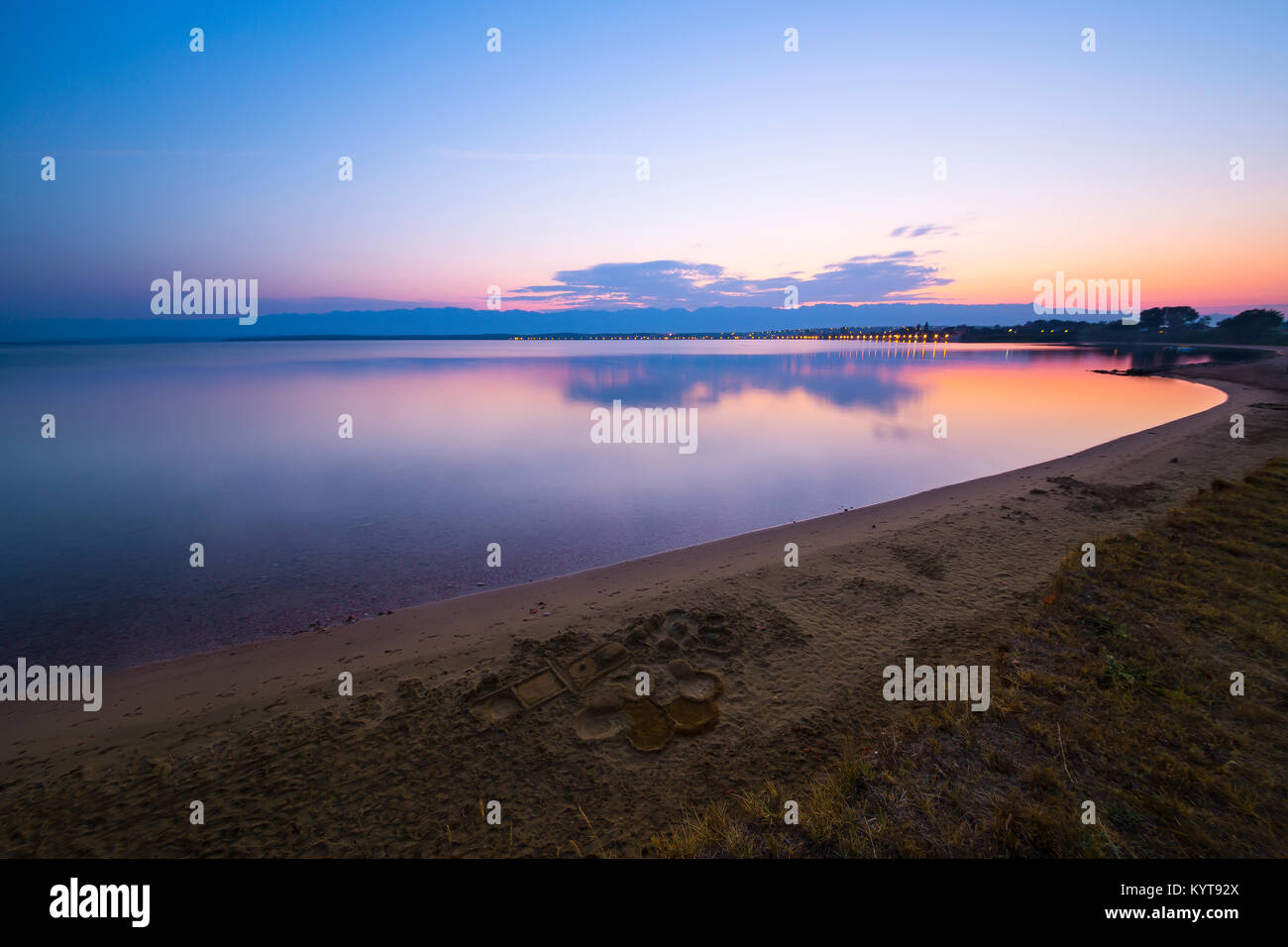 Strand in Kroatien vor Sonnenaufgang Stockfoto