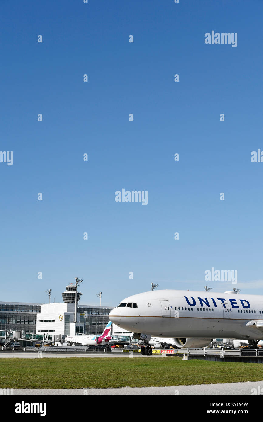 United Airlines, A350, Flugzeuge, Flugzeug, Flugzeug, Fluggesellschaften,  Fluglinien, Rolle, In, Out, Flughafen München Stockfotografie - Alamy