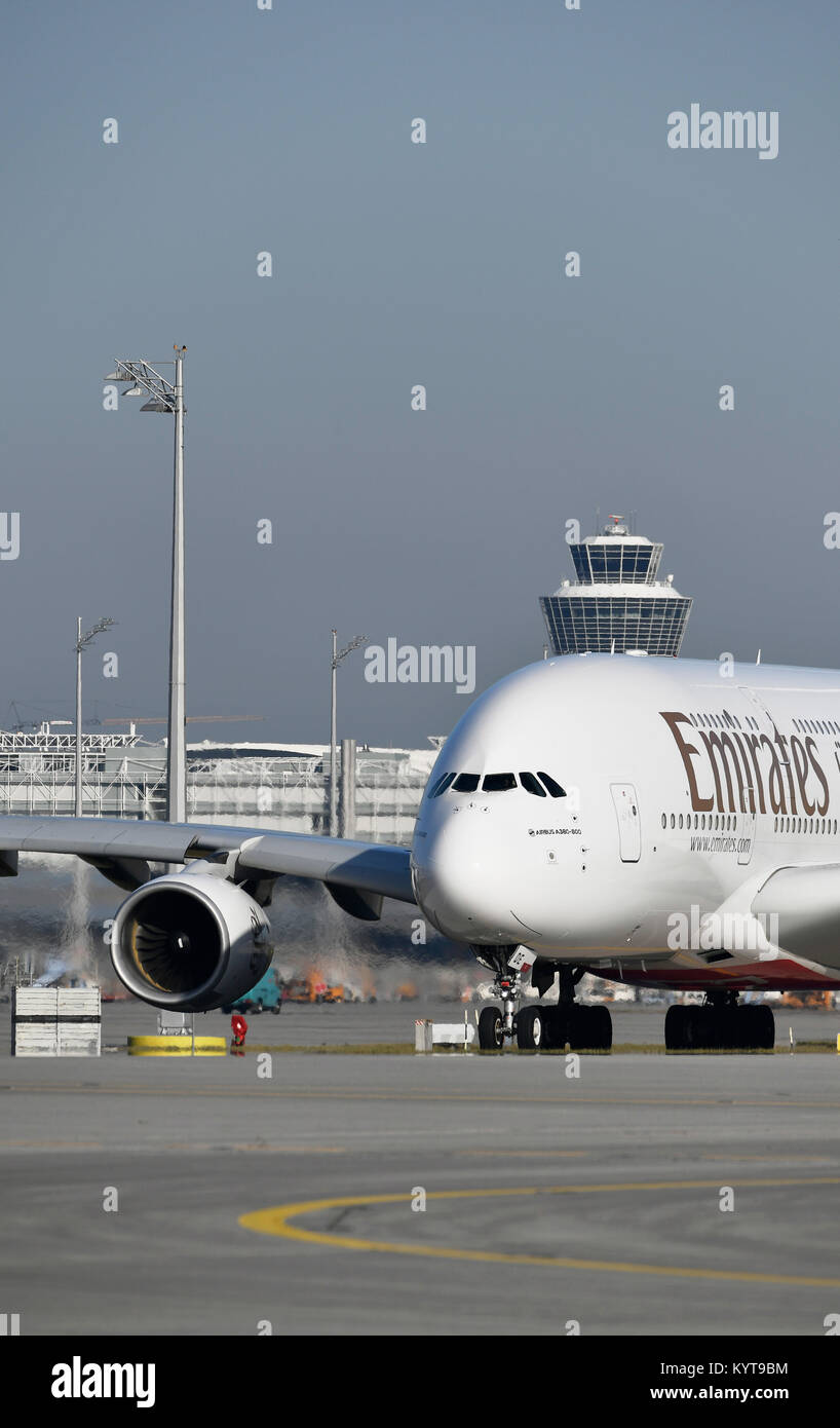 Emirate, A380-800, Flugzeuge, Flugzeug, Flugzeug, Fluggesellschaften, Fluglinien, Rolle, In, Out, Flughafen München, Stockfoto