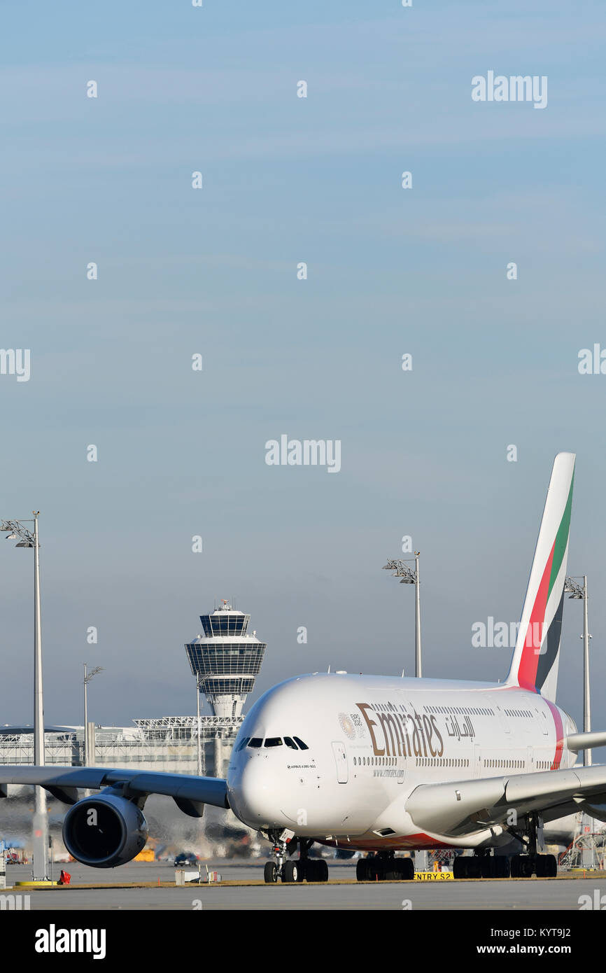 Emirate, A380-800, Flugzeuge, Flugzeug, Flugzeug, Fluggesellschaften, Fluglinien, Rolle, In, Out, Flughafen München, Stockfoto