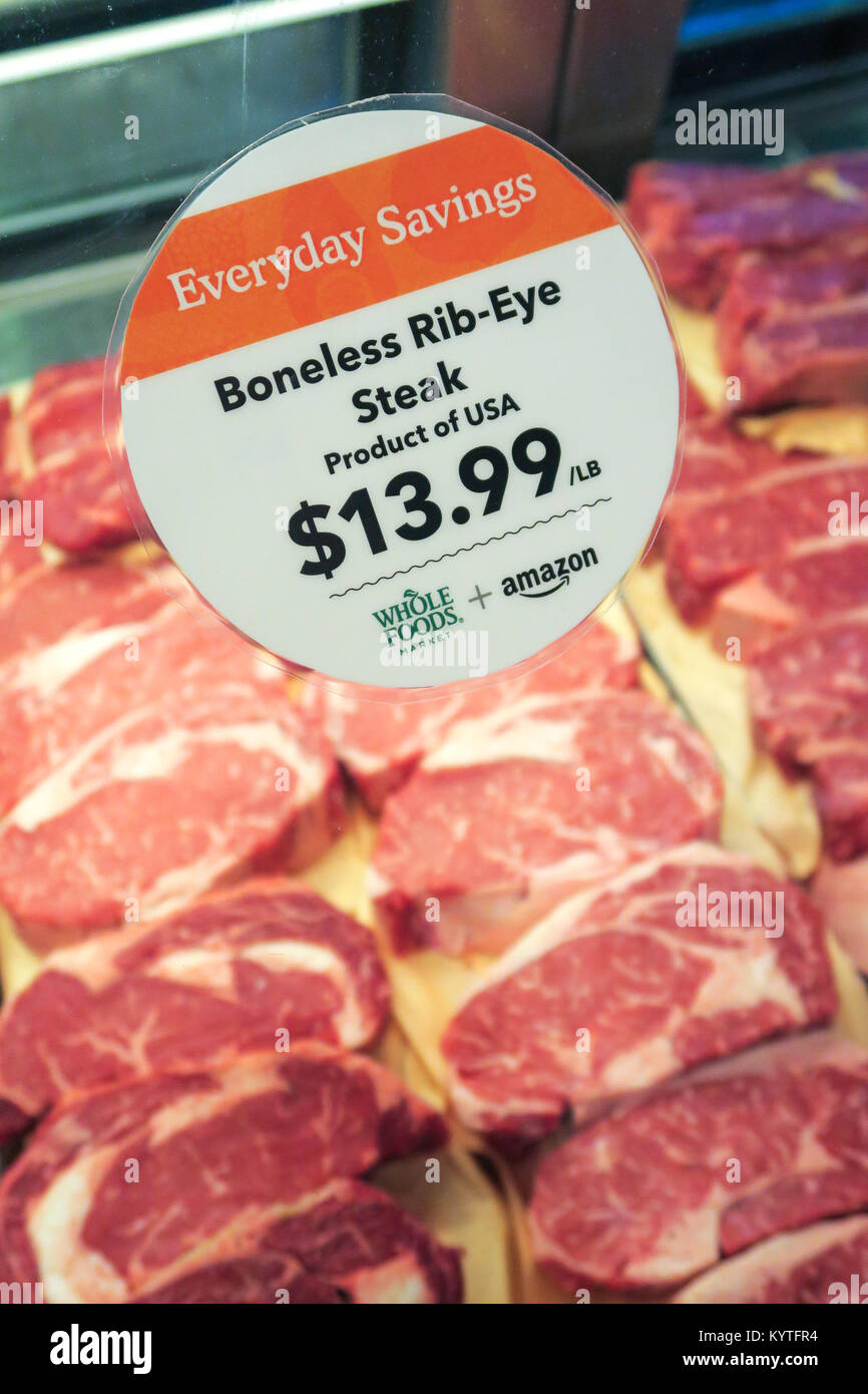 Whole Foods Market Fleisch Abteilung. Bryant Park, New York City, USA Stockfoto
