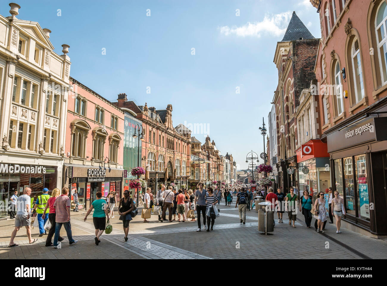 Einkaufsstraße im Stadtzentrum von Leeds, Yorkshire, England Stockfoto