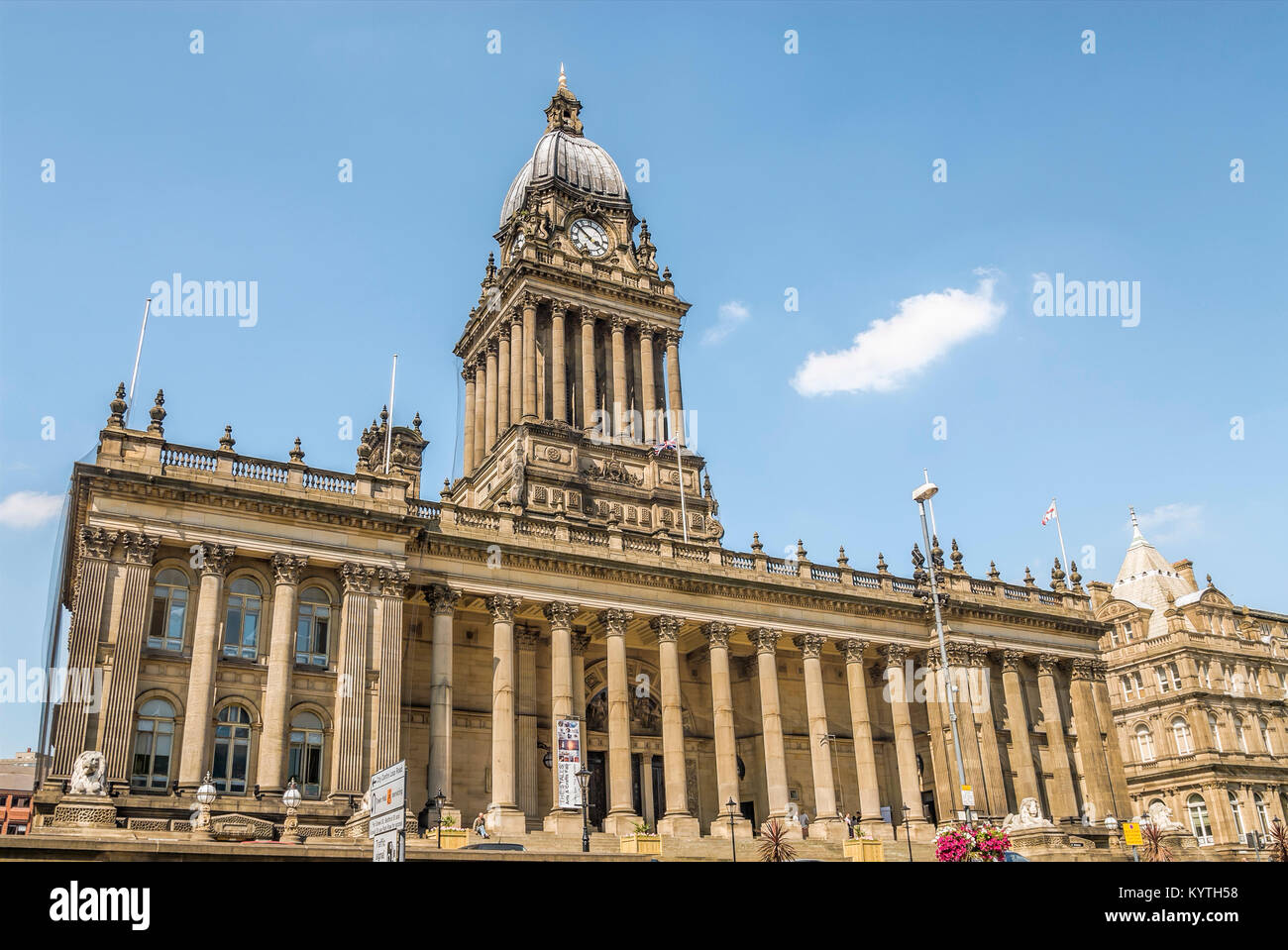 Leeds Town Hall wurde zwischen 1853 und 1858 in Park Lane erbaut und ist eines der größten Rathäuser im Vereinigten Königreich Stockfoto