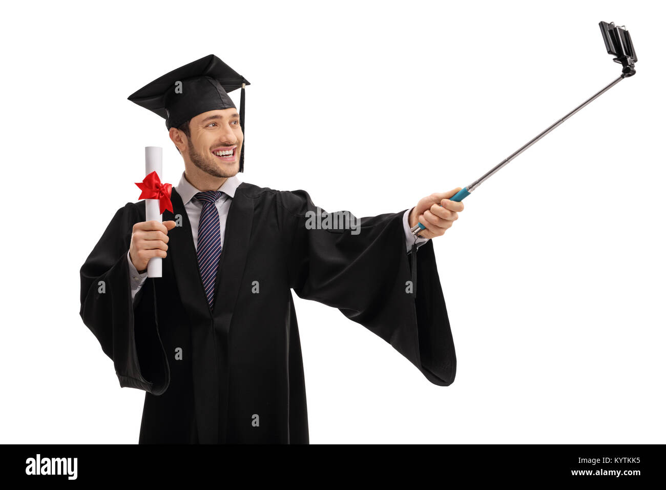 Studenten, die eine Diplom- und eine selfie mit einem Stock auf weißem Hintergrund Stockfoto