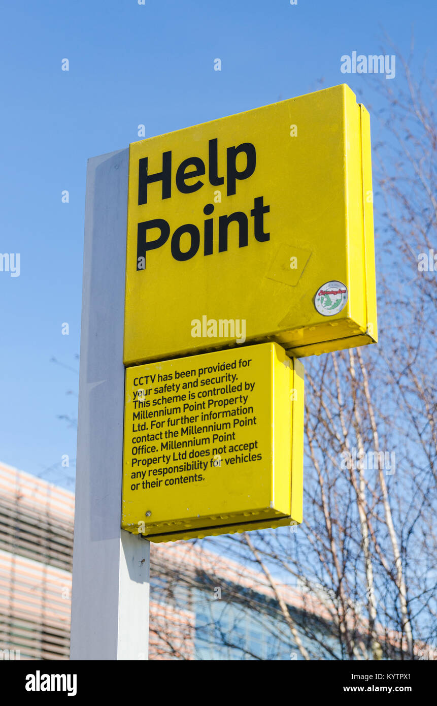 Gelbe Help Point Schild am Millennium Point in der Eastside von Birmingham, Birmingham City University und Thinktank Science Museum Stockfoto