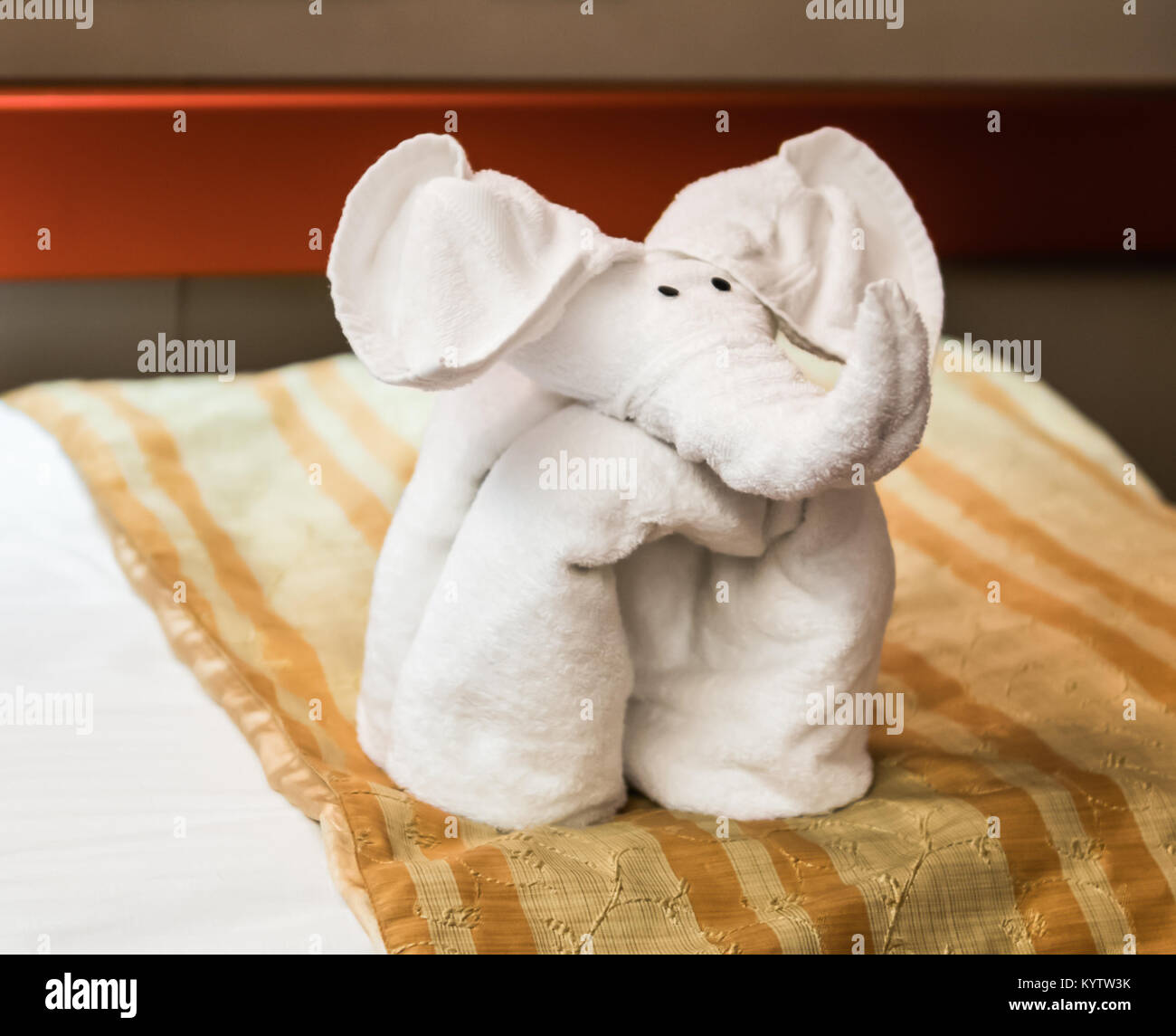 Elefant Handtuch Origami Stockfotografie - Alamy