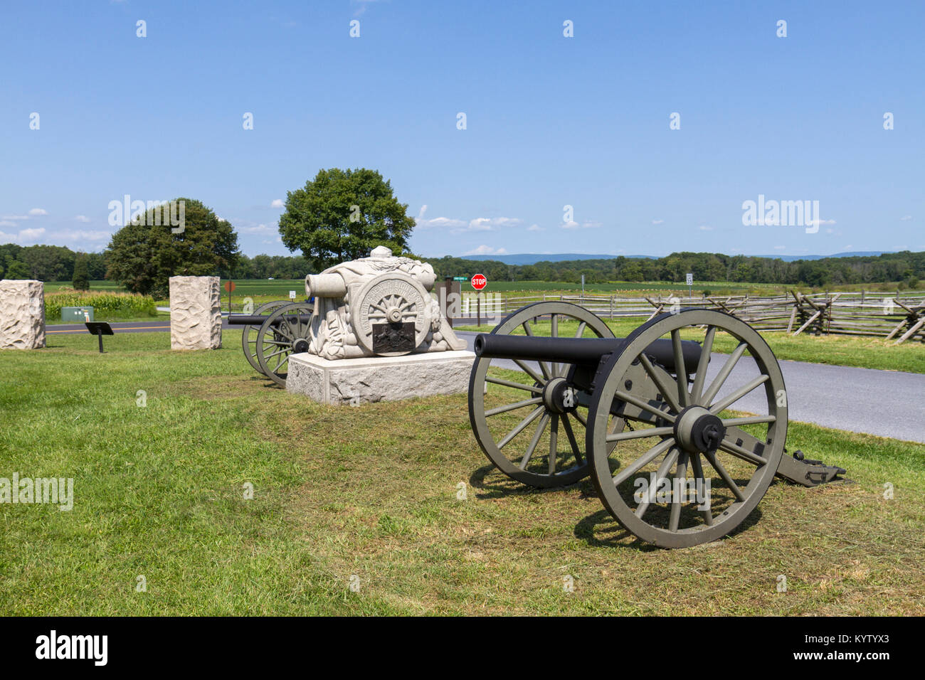 Der Thompson Batterie C und F, Pennsylvania Artillerie Monument und Artillerie, Peach Orchard, Gettysburg National Military Park, Pennsylvania, USA. Stockfoto