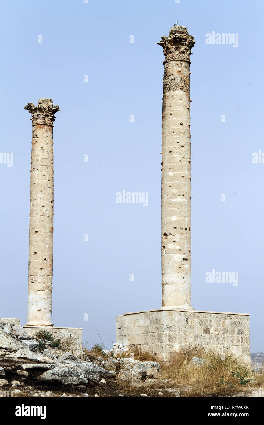 Zwei Säulen und Ruinen in Urfa, Türkei Stockfoto