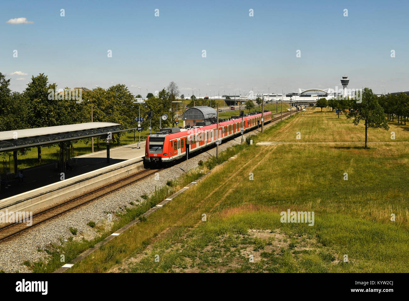 Bahnhof, Zug, Turm, Terminal, S-Bahn, S-Bahn, Flughafen Besucherpark Besucherpark, MUC, Flughafen München, Erding, Freising, Stockfoto