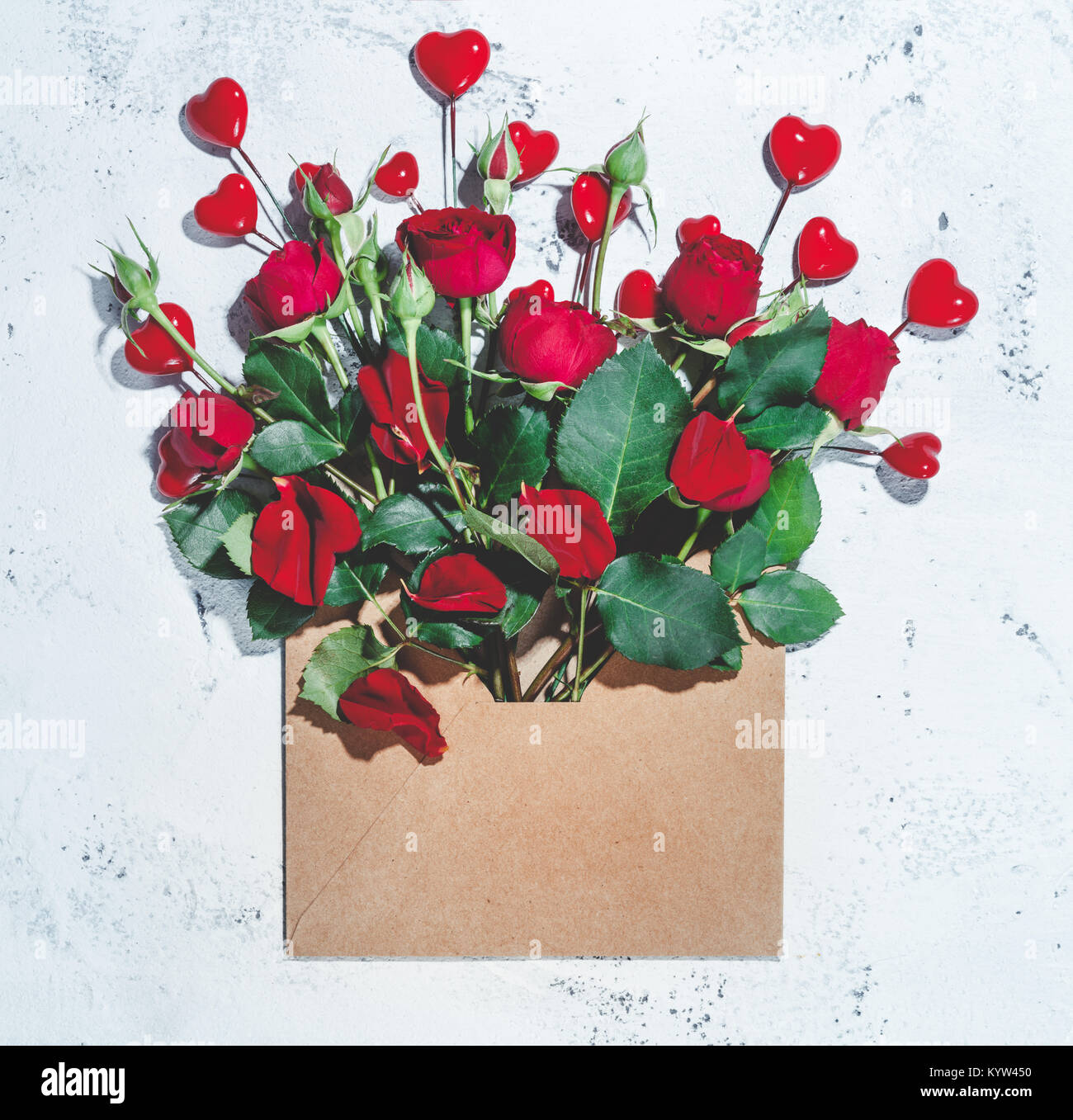 Blumenstrauß aus Rosen zum Valentinstag Stockfoto