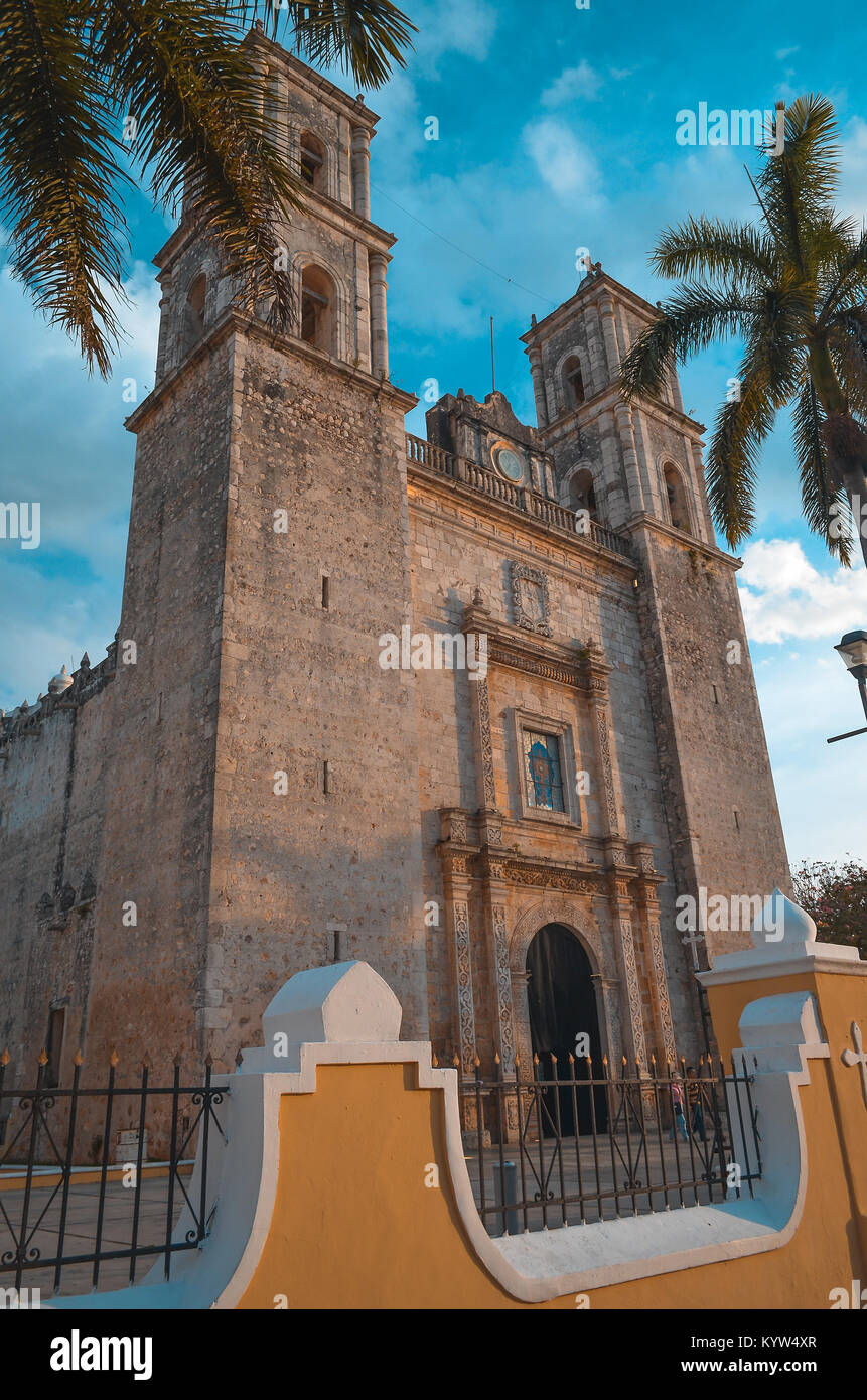 Mexiko City, Mexiko - 19. Juni 2013: Merida Kathedrale an einem bewölkten Tag. Merida ist die älteste fortwährend besetzten Stadt in Amerika angesehen. Stockfoto