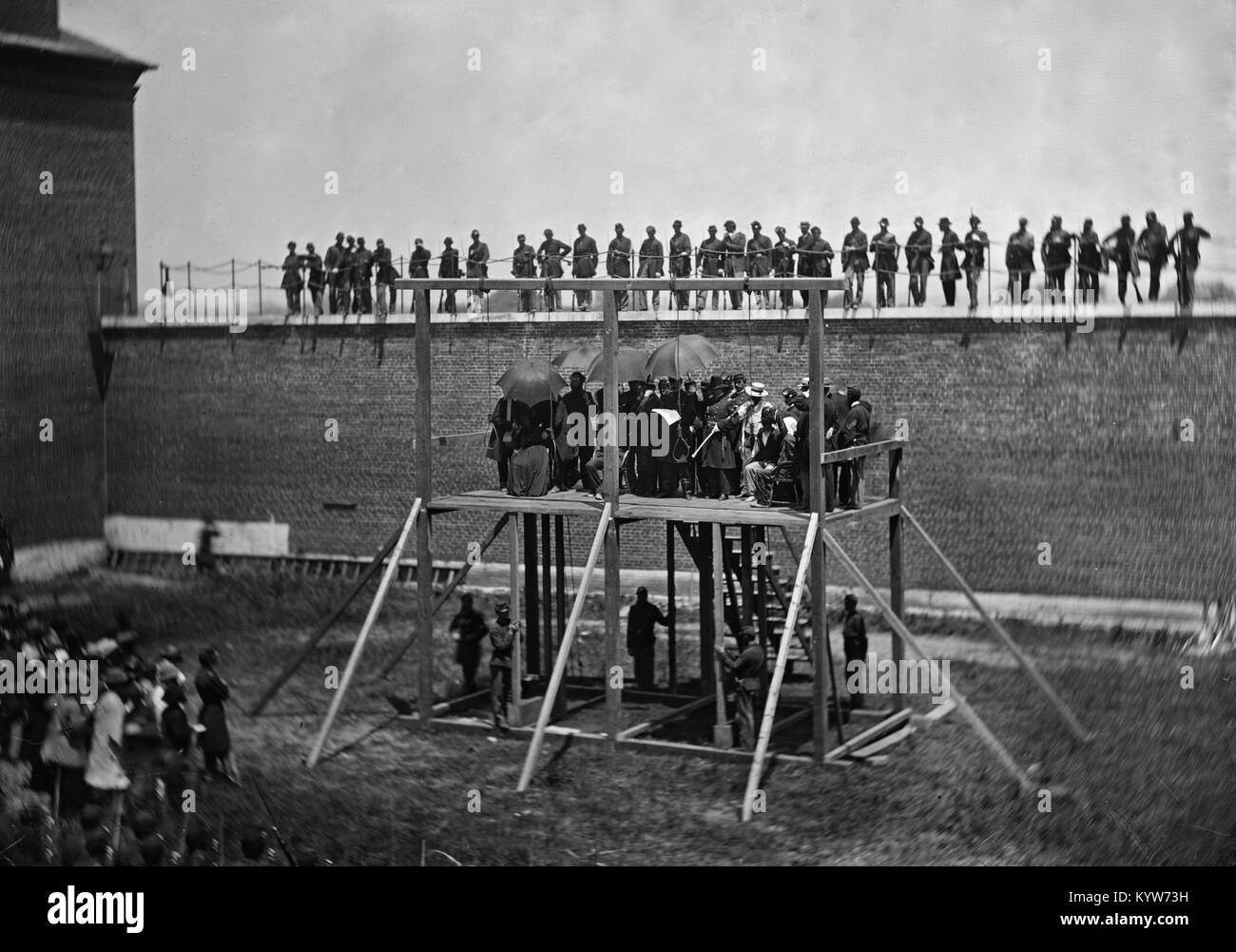 Washington, D.C. General John F. Hartranft lesen das Todesurteil für die Verschwörer auf dem Schafott Stockfoto