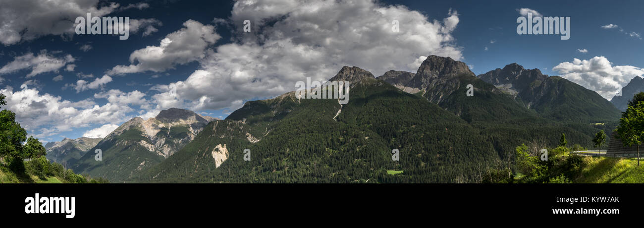Schöne Berglandschaft im Engadin in der Schweiz im Sommer Stockfoto