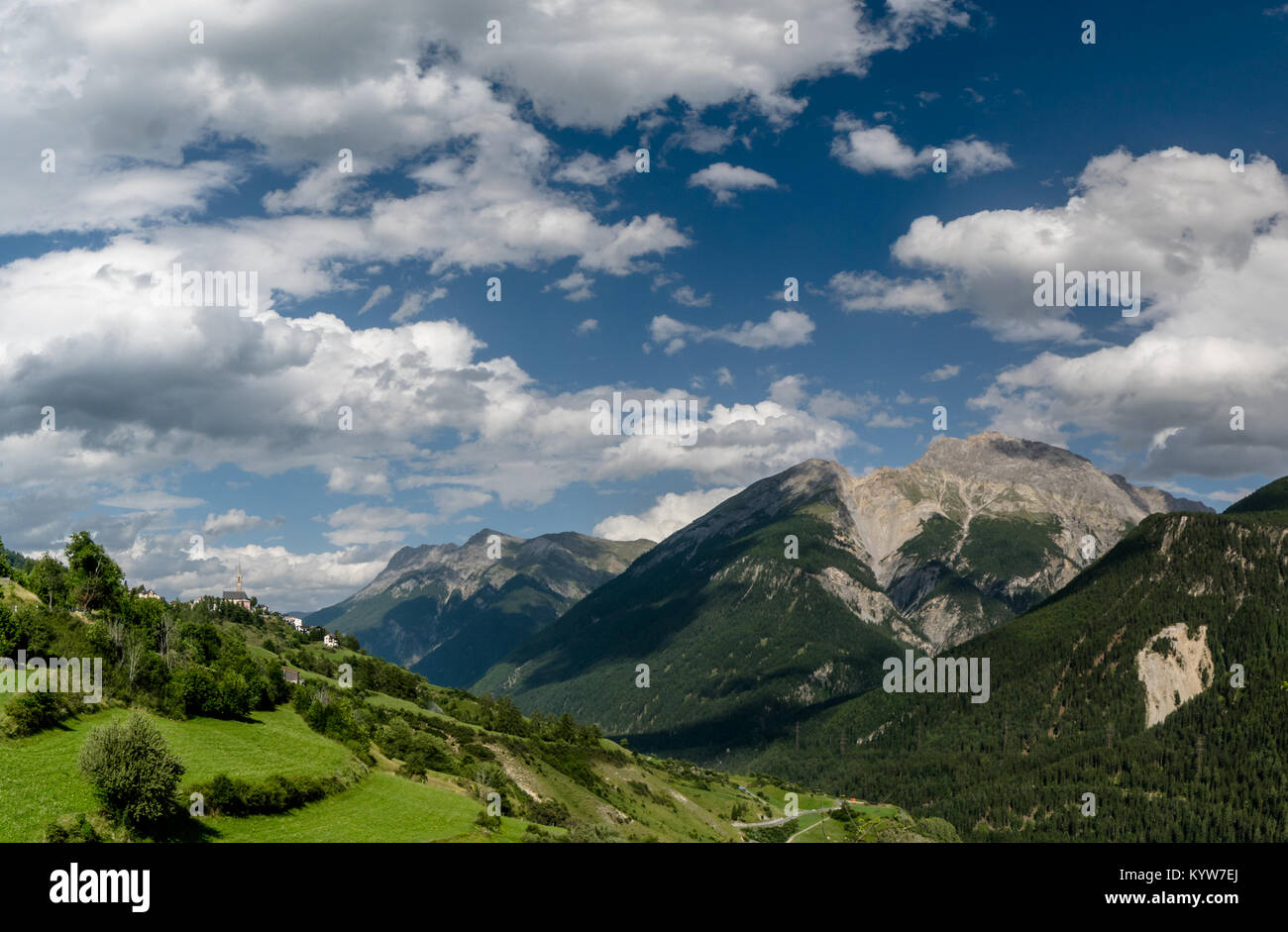 Bergwelt im Sommer im Engadin in der Schweiz Stockfoto