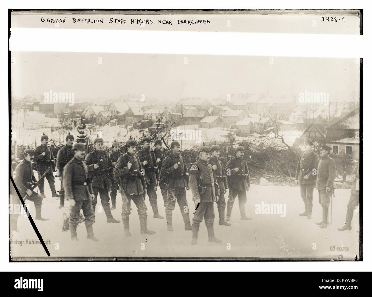 Weltkrieg ein. Weltkrieg (WWI oder WK1), auch als der Erste Weltkrieg, der Große Krieg, der Krieg, der alle Kriege beenden, einem globalen Krieg war in Europa mit Ursprung, dass ab dem 28. Juli 1914 bis 11. November 1918 dauerte. Mehr als 70 Millionen Soldaten, darunter 60 Millionen Europäer, wurden in einer der größten Kriege der Geschichte mobilisiert. Über neun Millionen Kämpfern und sieben Millionen Zivilisten starben als Folge des Krieges (einschließlich der Opfer einer Reihe von Völkermorden), ein Unfall durch industrielle und technologische Raffinesse die Kriegführenden' verschärft. Stockfoto