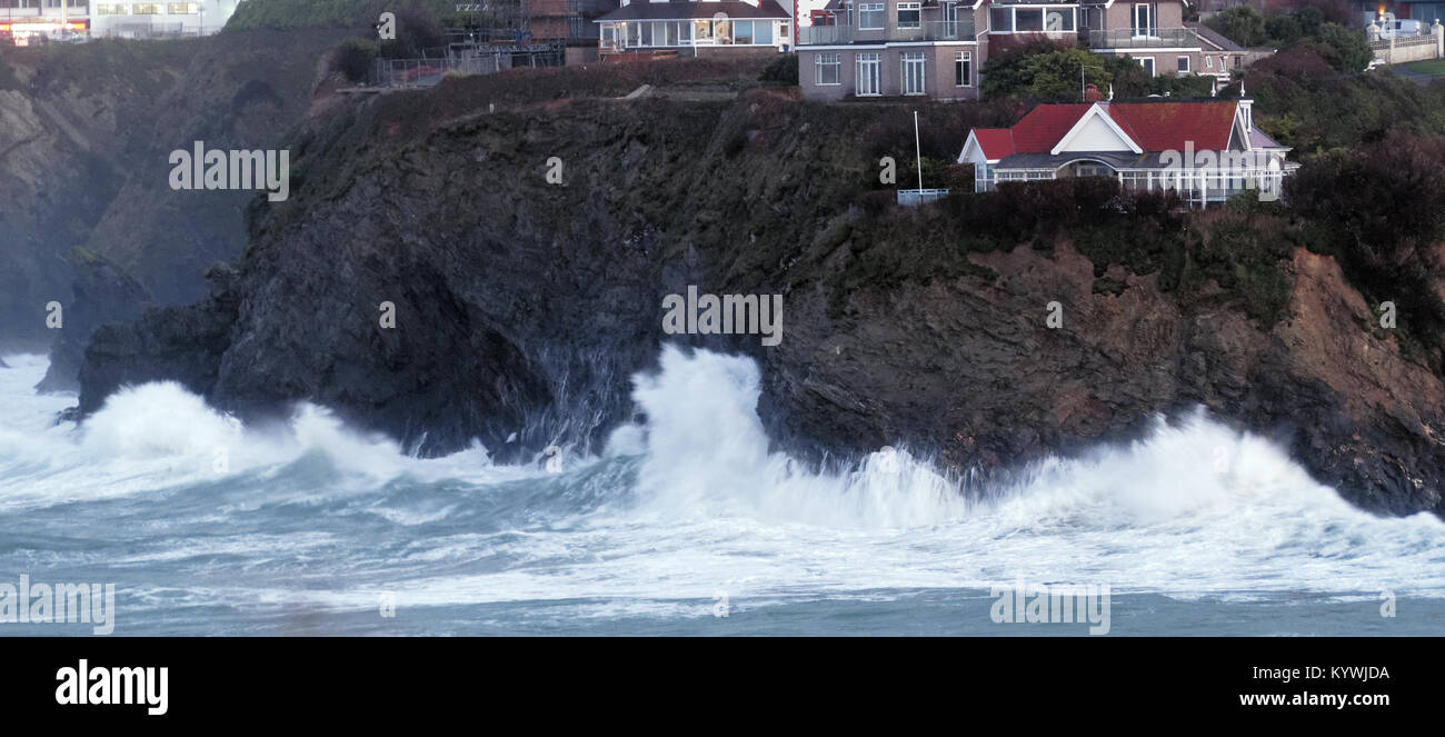 Storm Wellen schlagen Newquay Newquay berühmten Insel auf den Towan Strand Newquay Cornwall im Vereinigten Königreich Stockfoto