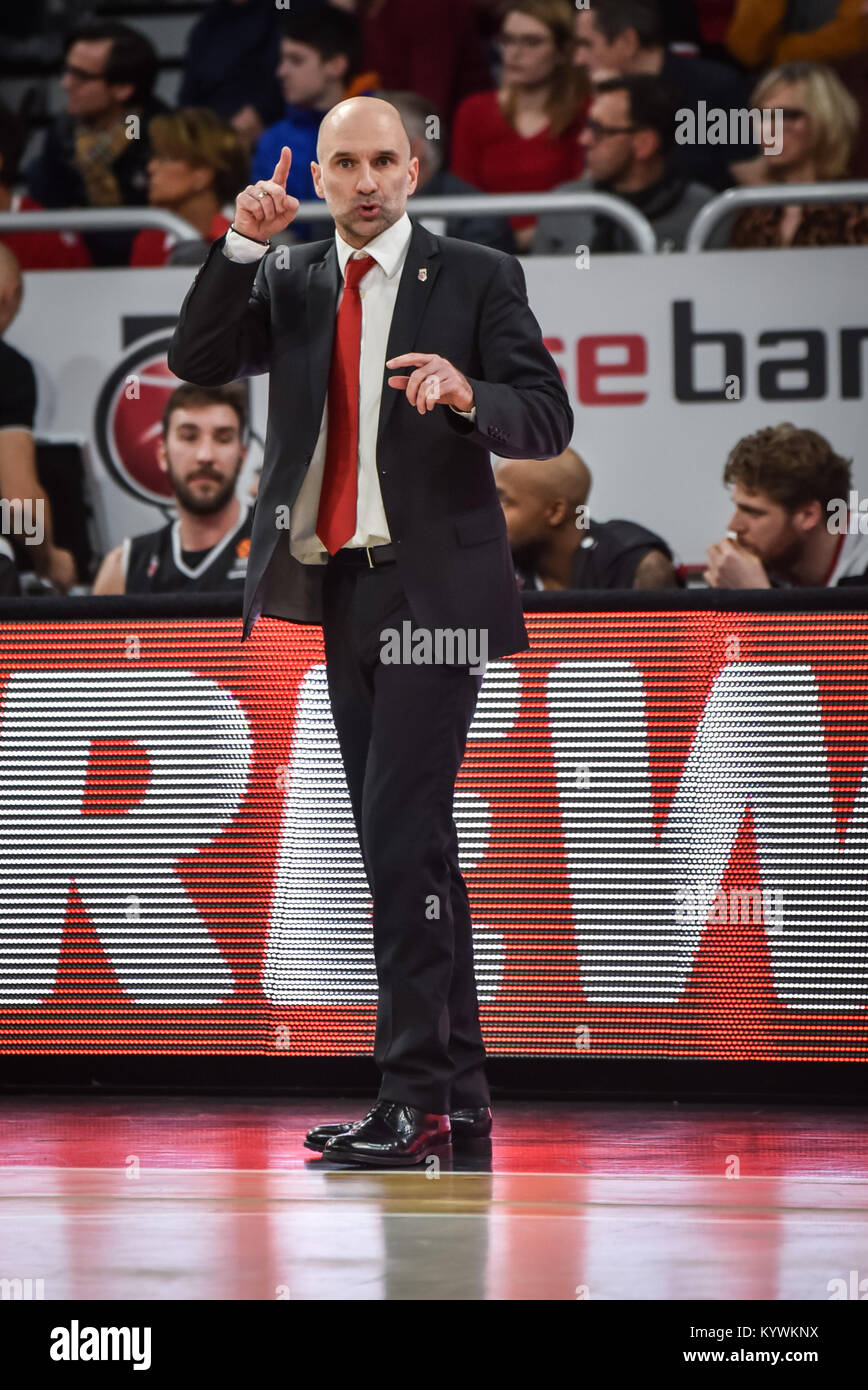 Bamberg, Deutschland. 16 Jan, 2018. Deutschland, Bamberg, Brose Arena, 16.01.2018, Basketball - Euroleague - Runde 18 - Brose Bamberg gegen Zalgiris Kaunas - Bild: Ilias Kantzouris (Bamberger Intern Haupttrainer) Credit: Ryan Evans/Alamy leben Nachrichten Stockfoto