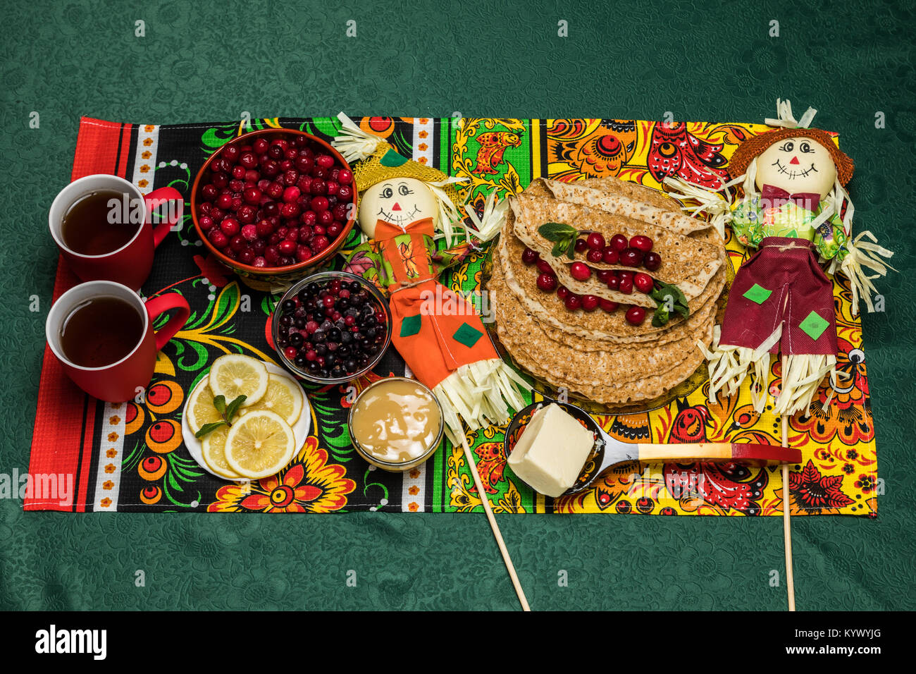 Festliche Tafel für die Russischen Fastnachtswoche Maslenitsa (Urlaub) Stockfoto