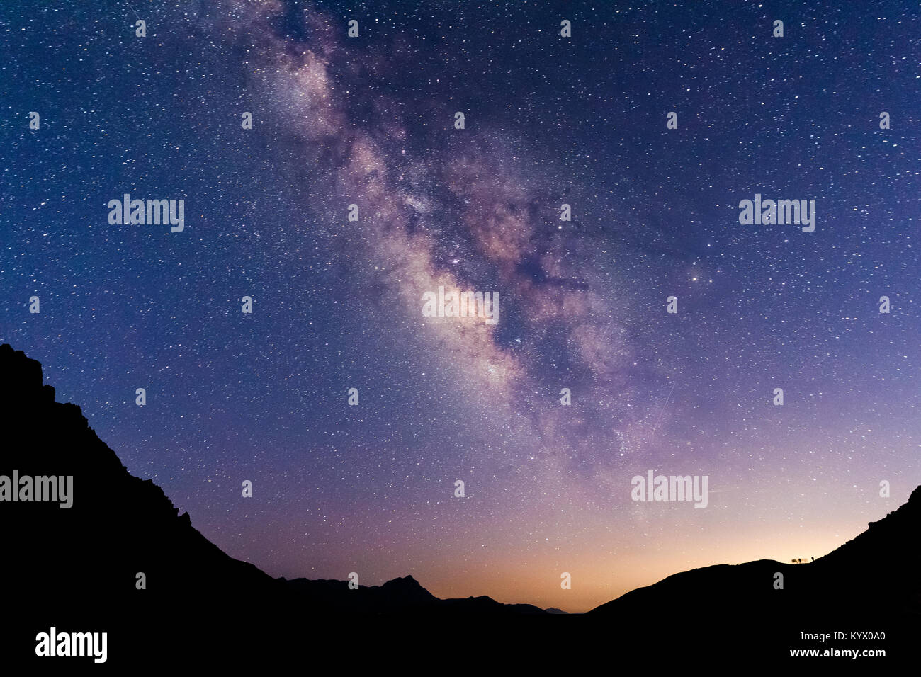 Milchstraße ab Satsar Campingplatz auf dem Kaschmir Great Lakes Trek in Sonamarg, Jammu und Kaschmir, Indien gesehen. Himmel voller Sterne, Astronomie Stockfoto
