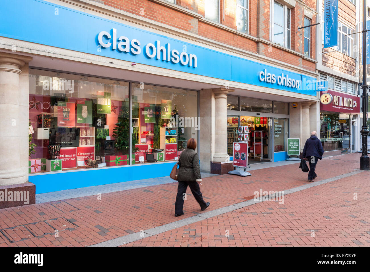 Clas Ohlson store mit Weihnachten Fenster anzuzeigen, Reading, Berkshire, England, GB, UK Stockfoto