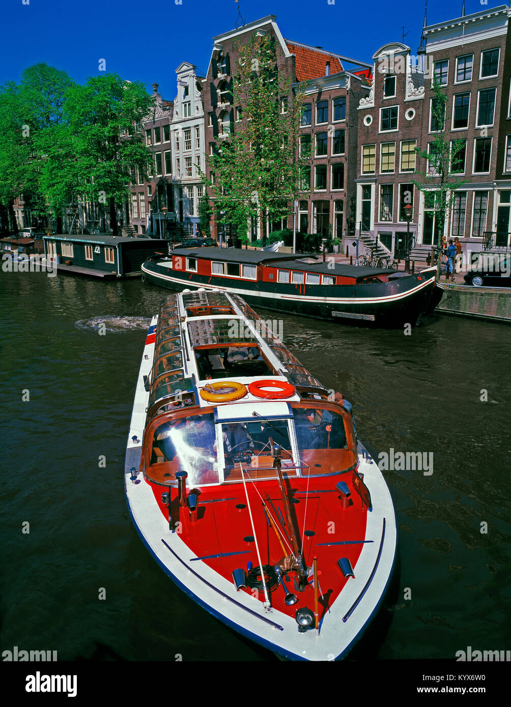 Vergnügen / Touristische Bootsfahrt auf der Brouwersgracht Kanal, Amsterdam, Noord Holland, Niederlande Stockfoto