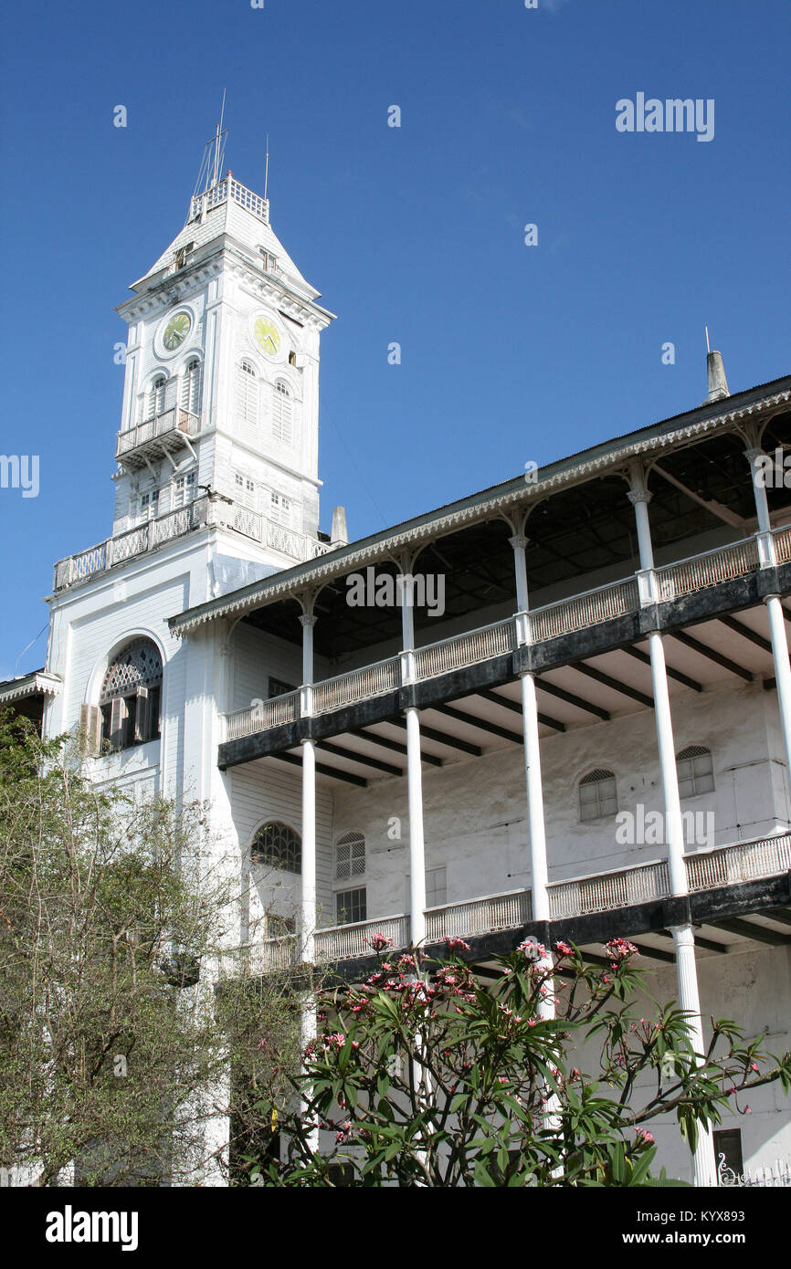 House of Wonders / Palast der Wunder / Beit al Ajaib Turm, Stone Town, Sansibar, Tansania. Stockfoto