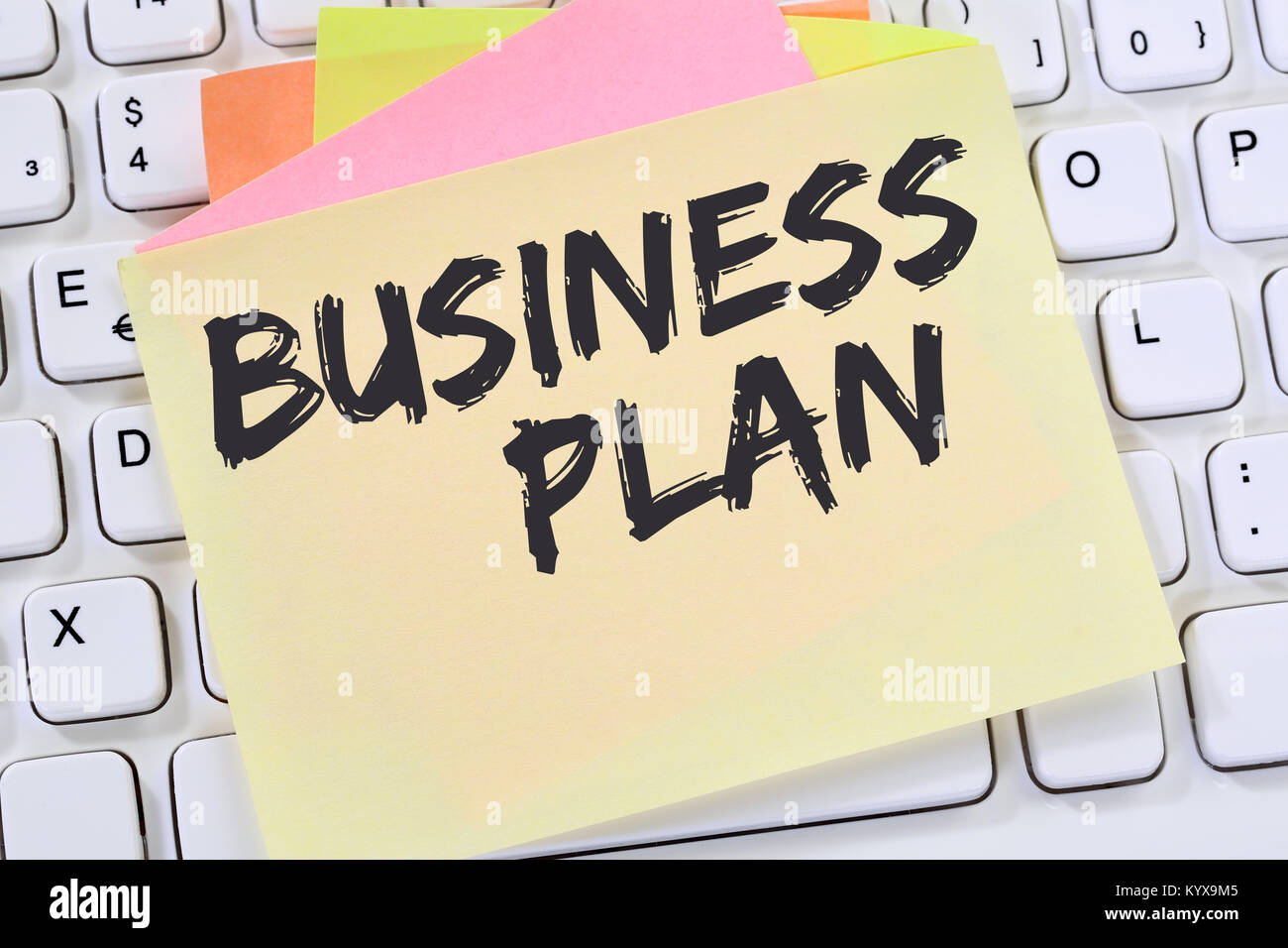 Business Plan Analyse Strategie erfolg konzept Unternehmen beachten Sie Papier computer Tastatur Stockfoto