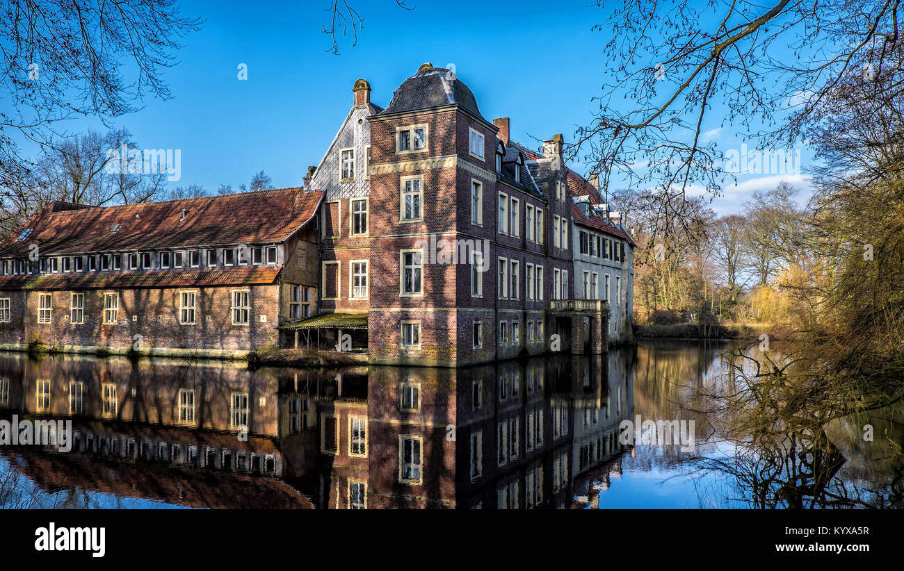 Senden, Coesfeld, Münsterland Dezember 2017 - Watercastle Wasserschloss Schloss Senden während der sonnigen Tag im Winter Stockfoto