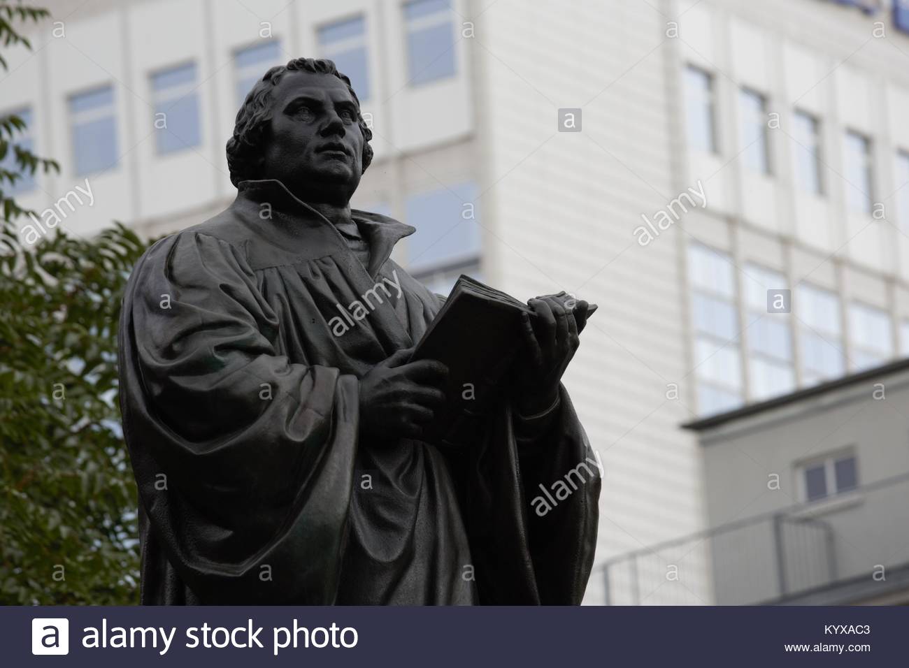 Eine Statue des religiösen Reformer Martin Luther in Erfurt, Deutschland, Stockfoto