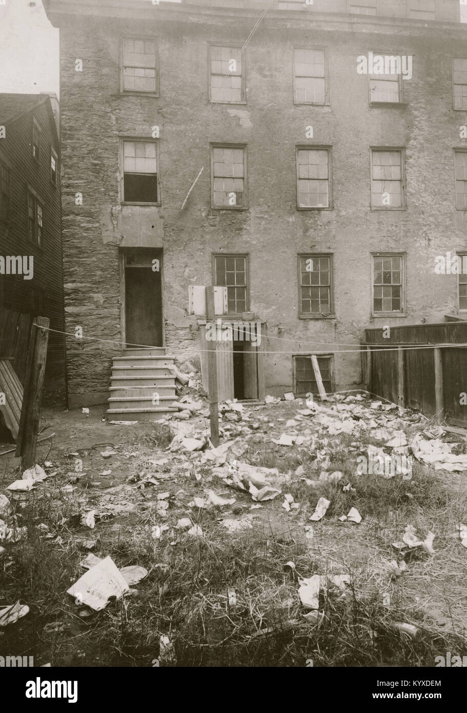 Hinten ein sechs-Familien-Hauses, 230 Richmond Street, Providence. Stockfoto