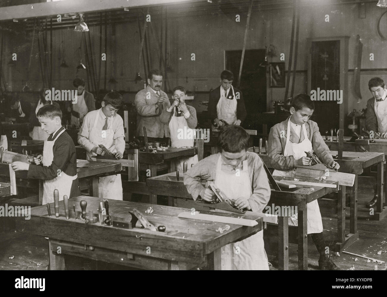 Unter der Leitung für die Industrie. Anreiz zu bleiben in der Schule bis Fit zur Arbeit zu gehen. Stockfoto