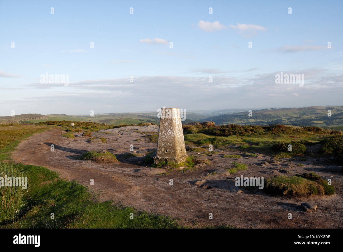 High Neb Trig Point, Stanage Edge, Peak District Nationalpark Sheffield, England Großbritannien Stockfoto