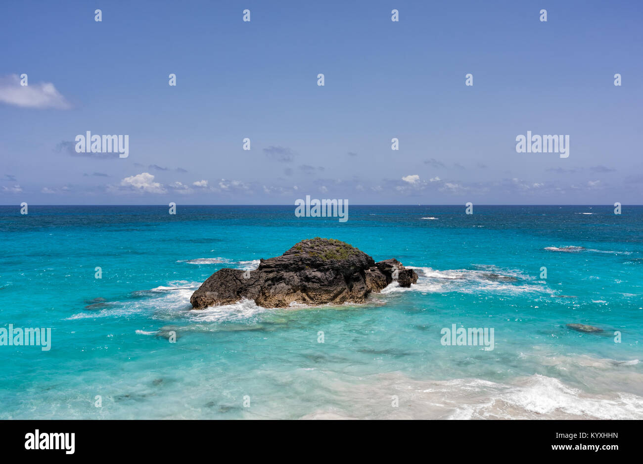 Meer und Felsen im Horseshoe Bay, Bermuda Stockfoto
