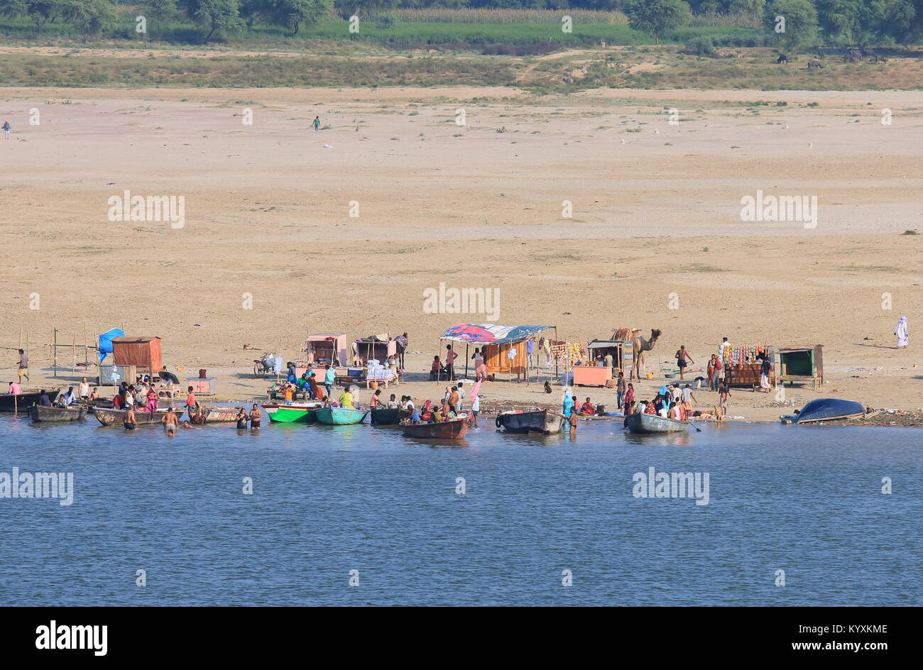 Die Menschen baden im Ganges Varanasi Indien. Stockfoto