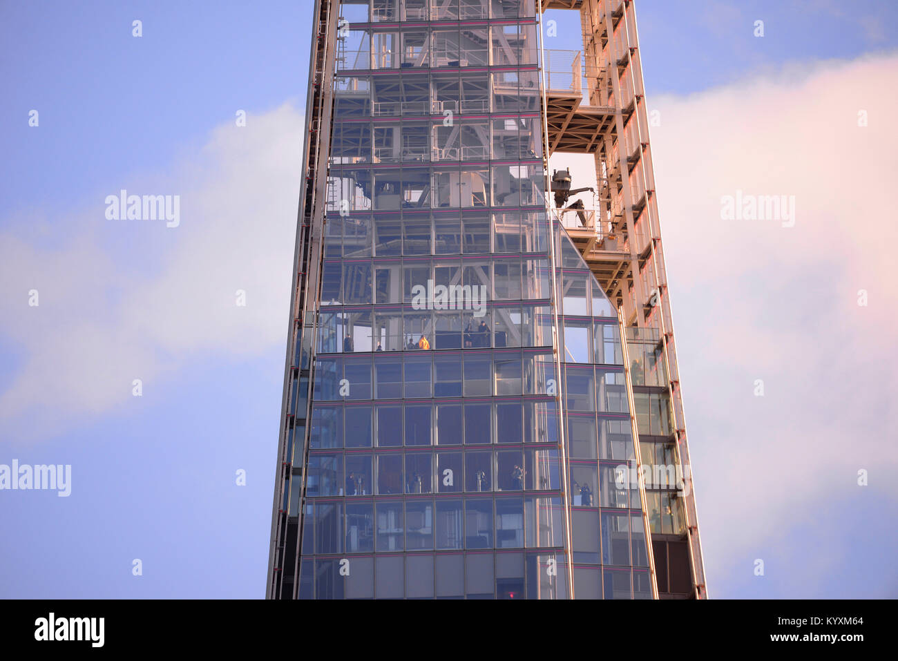 Die oberen Ebenen und die Ansichtsebenen für Ansicht aus den Ansichtsfenstern von Shard. London, Großbritannien Stockfoto