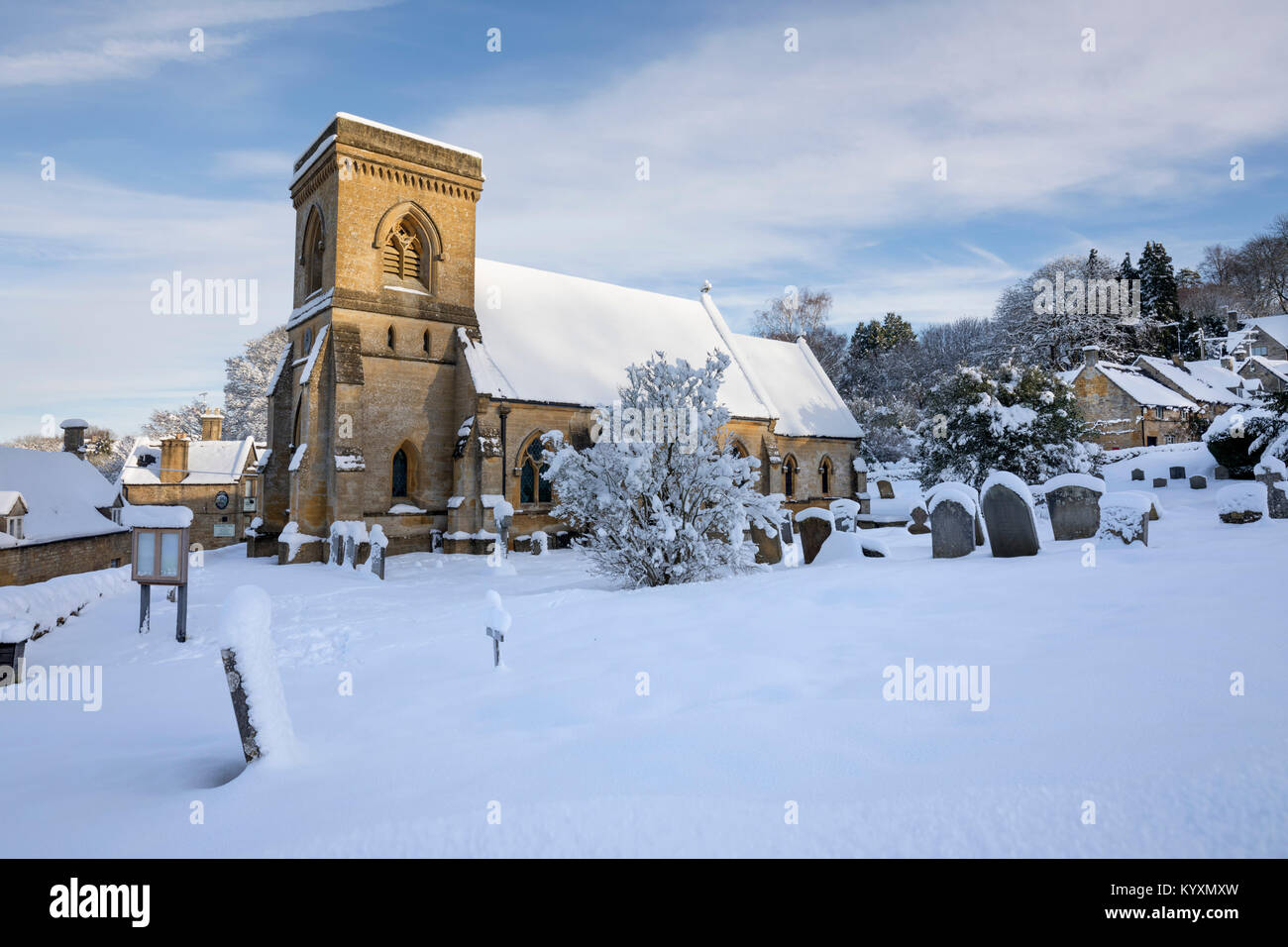 St Barnabas Kirche im Winter Schnee, Snowshill, Cotswolds, Gloucestershire, England, Vereinigtes Königreich, Europa Stockfoto